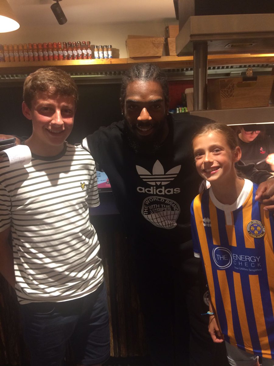 andrewSTFC's tweet photo. @shrewsweb @theposhofficial Out for our daughters eleventh birthday in Shrewsbury Nandos, couldn't miss a photo opportunity within an hour of signing.  Seemed like a really nice bloke 👍 https://t.co/uLfMYofuM7