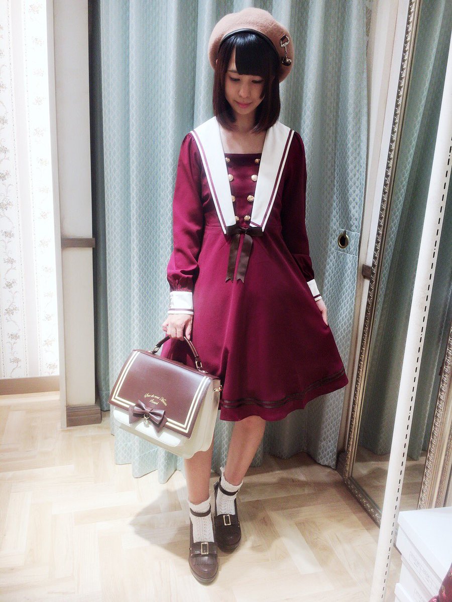 Amavel新宿店 New 胸当てwボタンセーラーワンピース 8 964 ブルー ボルドー ブラック 大きい衿がとっても可愛いレトロなセーラーワンピース アマベルの秋冬のコーデには欠かせないアイテムですよ Amavel アマベル セーラー服 T Co