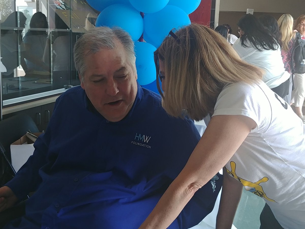 torresnina73's tweet photo. Was an honor to meet and chat with the #CampEd3 keynote speaker, Mr. Jeff Eben. We had a one on one moment 💛💙💜💚❤a big thank you to all of this involved in coordinating this amazing event @iluvteaching72 @CarrieNorthcott @mrsleilanib @HyderEdD https://t.co/2yFLBWLUXn