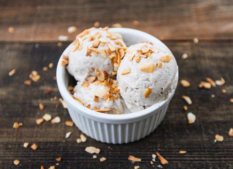 MyComedyKitchen's tweet image. You are not going to believe how good this 2 Ingredient Vegan Ice Cream is! Literally, my mind is blown. Click the link for the full recipe! bit.ly/2O7CjmK #vegan #IceCreamSandwichDay #summer #dessert