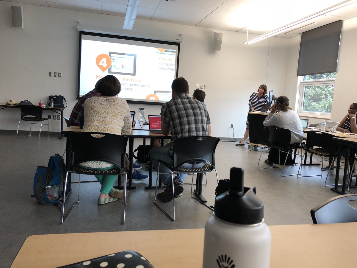 MsSchulte_ELA's tweet photo. 😍 Learning about @nearpod in #MAT533 with @jodilepla #ThursdayNights #CUPDX https://t.co/d0xVD2d25t