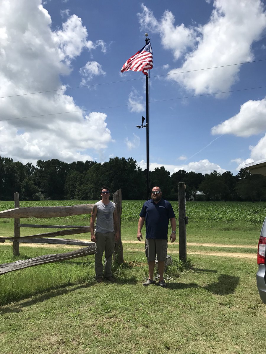 flagsforvets1's tweet photo. Welcome SSG Benjamin Votaw, U.S. Army to the Flags for Vets family. Thanks to Robbie and Brittany Gass of our NC Chapter for your hard work! #honoringthosewhoservedFFV #Flagsforvets #NCchapter #248andcounting https://t.co/WTFrVMruxc