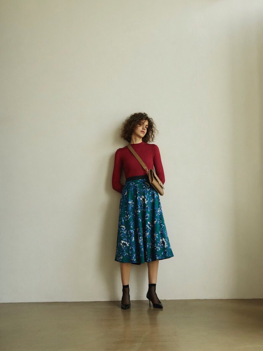 ROPE_JP's tweet photo. -Autumn02-
.
#knit ¥14,000
#skirt ¥16,000
#bag ¥8,300
#socks ¥1,200
#shoes ¥19,000
(+ tax)
.
スタイリスト辻直子が提案するROPÉ のスタイリング
.
#ootd #fashion #code #aw18 #autumn #styling #autumnlook #秋コーデ #スカート #ニット #バッグ #ロペ #rope #ropejp
.
https://t.co/kQJCkJOvM9 https://t.co/e9v2PgyiCg