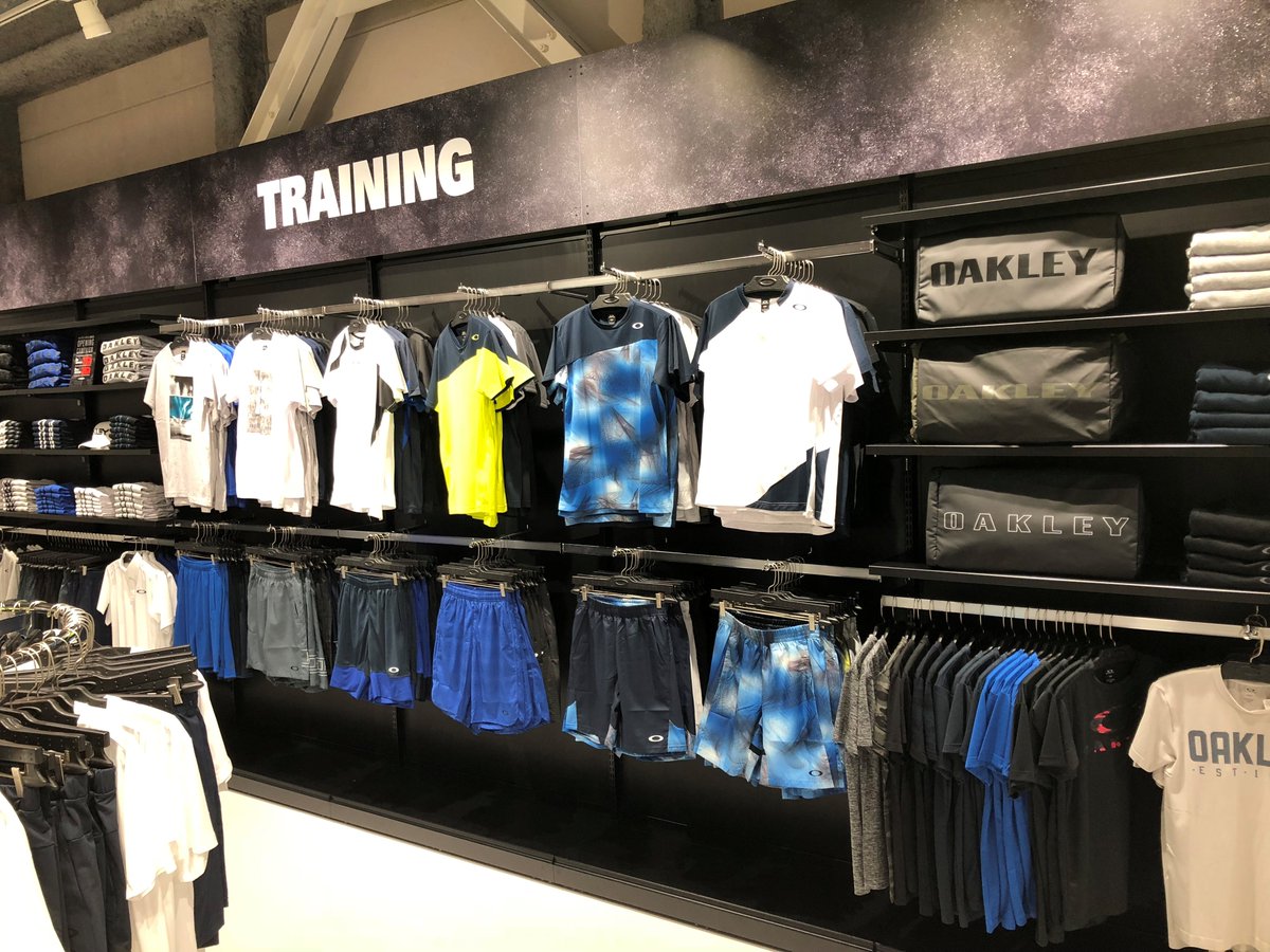 オークリー ジャパン 本日8 3 金 より三井アウトレットパーク幕張でオークリーストアがオープン 期間限定でのオープンとなります ご来店お待ちしております