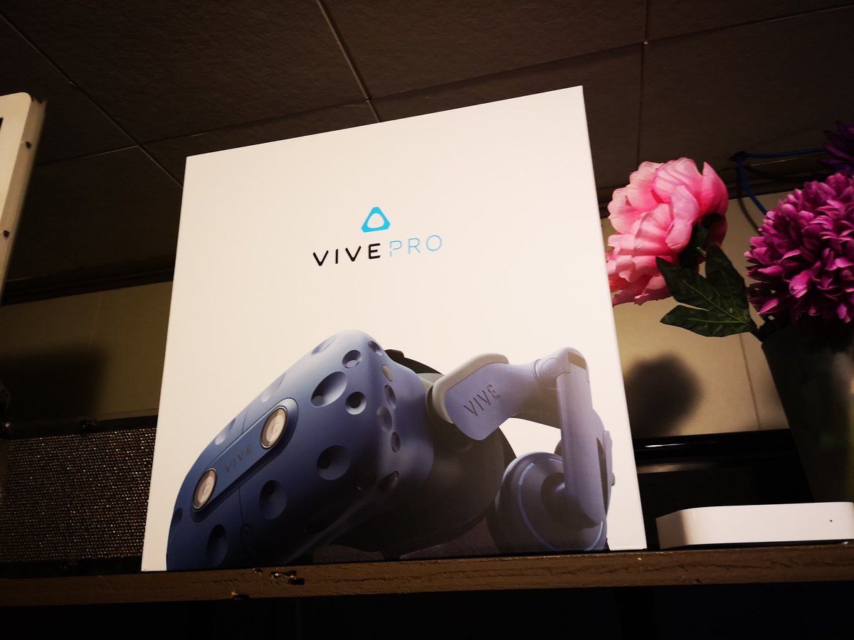 ElixTwo's tweet image. New toy :P 
#htcvivepro #HTCVive
