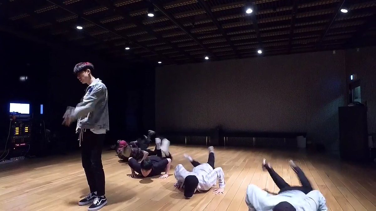 Angelochka_baka's tweet photo. five years later...
#iKONisKILLINGME https://t.co/vuiK6cp8vD