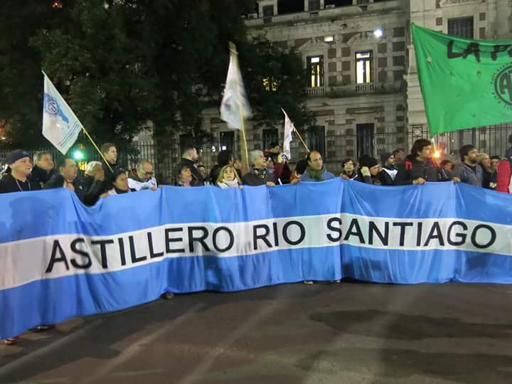 DiegoSuarezARS's tweet photo. Esta bandera lleva el ADN de la Historia , el ADN de la lucha, el ADN del Astillero Rio Santiago. @Urbanski_Fabian @agustin_lp04 @fede_verbie https://t.co/SayaLdY3rJ