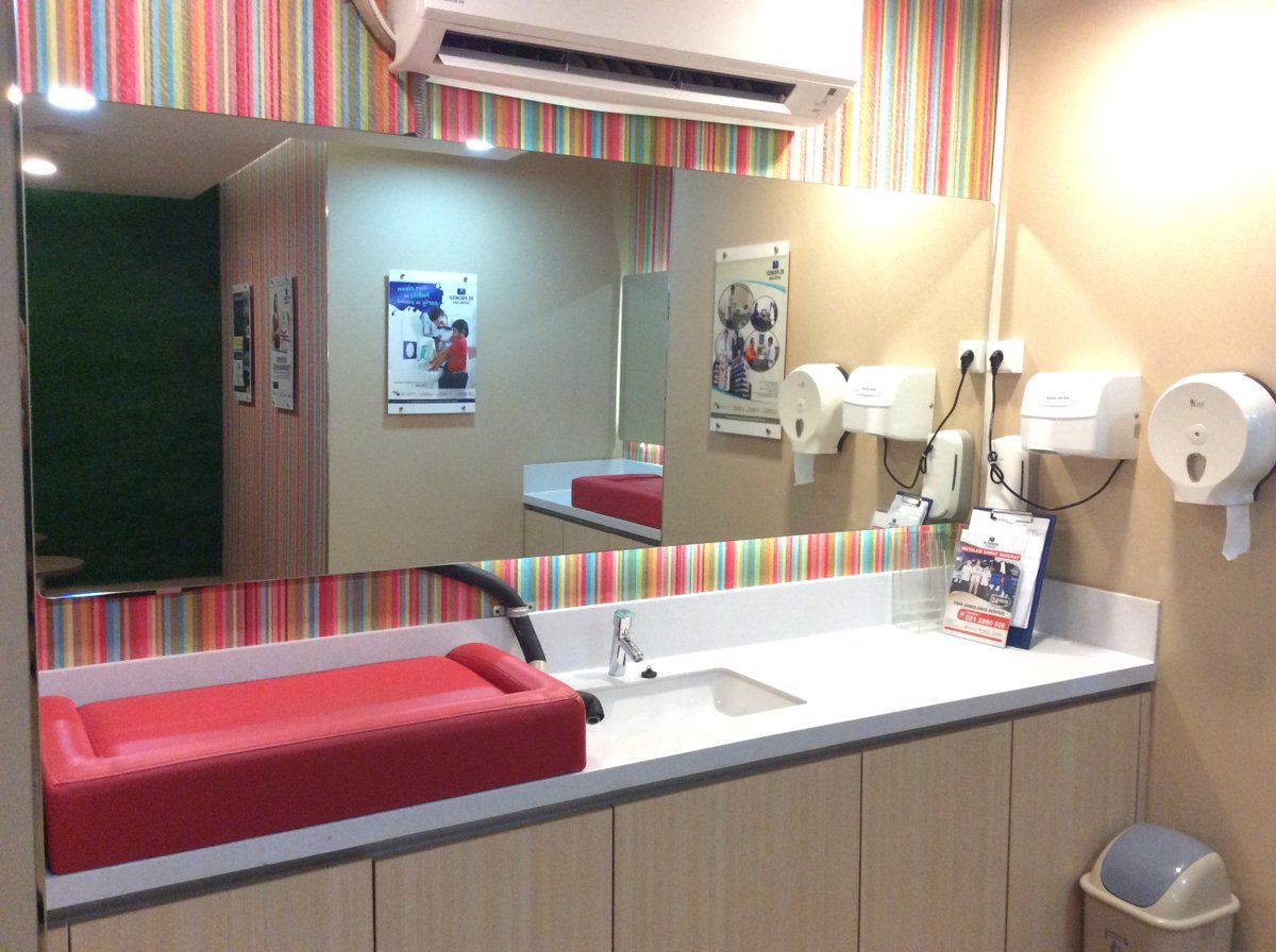 bassuracity's tweet photo. Pentingnya memberikan ASI eksklusif bagi bayi, kini didukung oleh banyaknya pusat perbelanjaan yang menyediakan ruang menyusui. Salah satunya di @MallBassura yang ada di Bassura City. 
Ruang menyusui merupakan fasilitas yang disediakan oleh mal bagi para pengunjung. https://t.co/mzdUbrvKBl