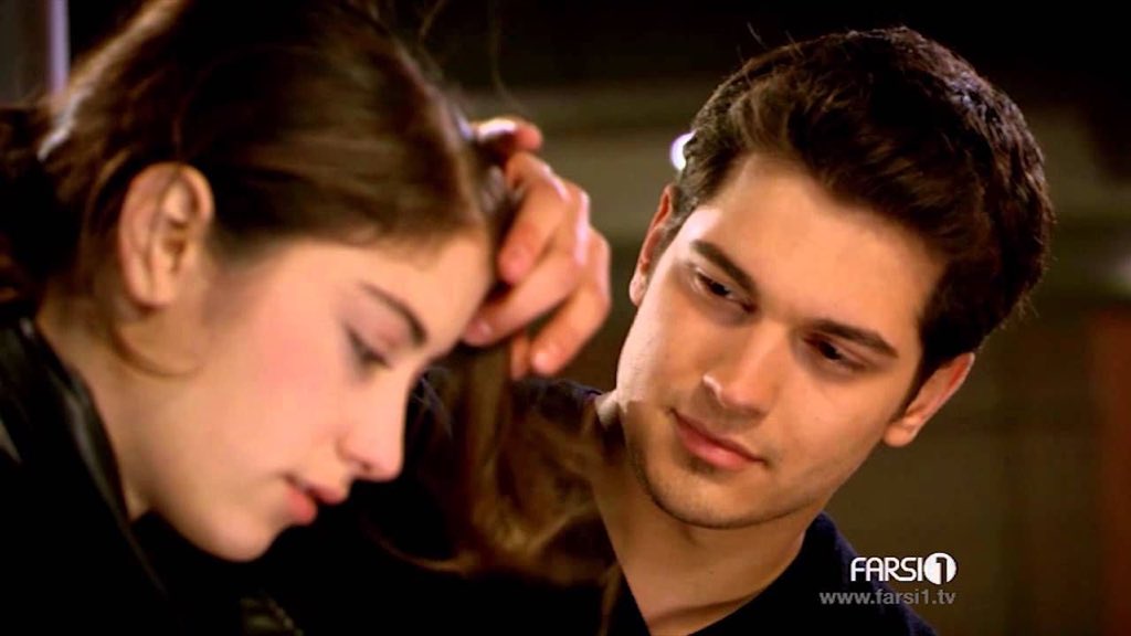 TvDunyasii's tweet photo. Bu paylaşımı görünce aklıma #Femir'li #AdınıFerihaKoydum günleri geldi. Dizilerde ilk sevdiğim çiftlerden biriydi ve keşke sonları mutlu bitseydi.😔❤️😍 https://t.co/Rj1BNUMEjt