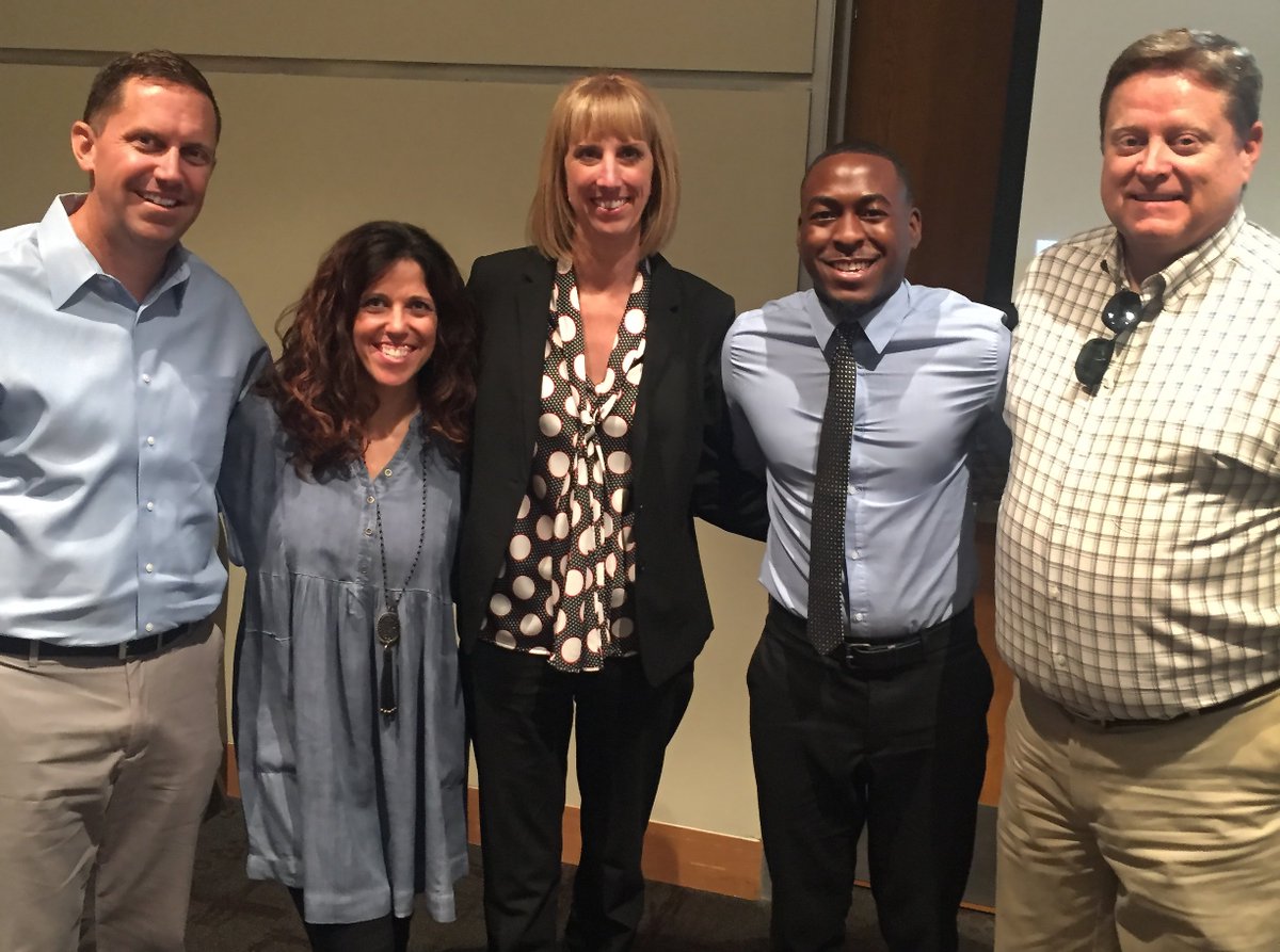 Plano_Schools's tweet image. Mitchell 5th grade teacher, Dr. Keishon Ireland named as a top three finalist for Region 10 Elementary Teacher of the Year. #PlanoLearns