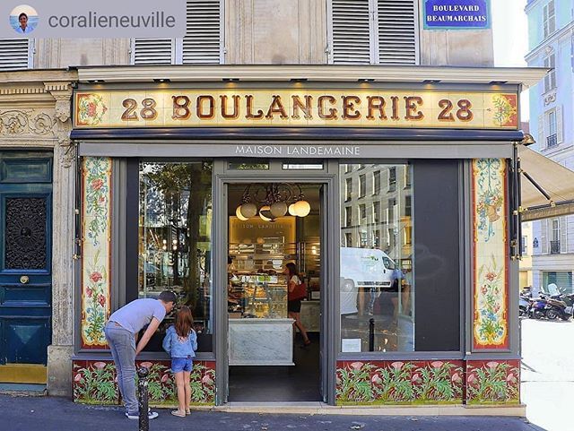 Yyessss

#Repost @coralieneuville
• • • • •
Revenir en France, c'est ça ! S'arrêter pour regarder les vitrines des boulangeries. Avoir l'eau à la bouche. Acheter une éclair en se promettant la tartelette ou des macarons ou une religieuse ou je ne sais quoi pour une proch…