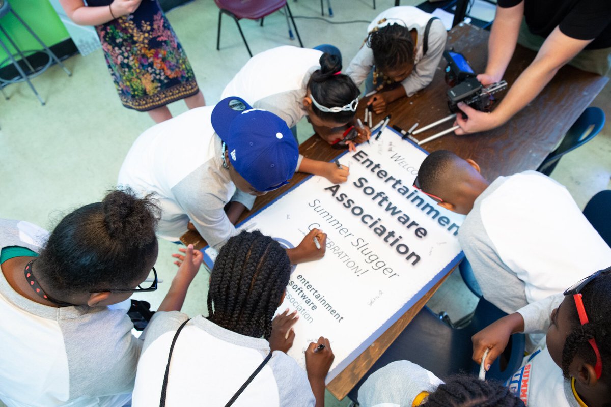 ESA_Foundation's tweet photo. We had so much fun practicing our math and literacy skills with @BGCMLA students yesterday! @EVERFI and @MLB’s #SummerSlugger series help kids stay excited about training their minds-even in the summer! And a huge thank to @DodgersFdn for hosting a great event! https://t.co/YF5a1jxPtc