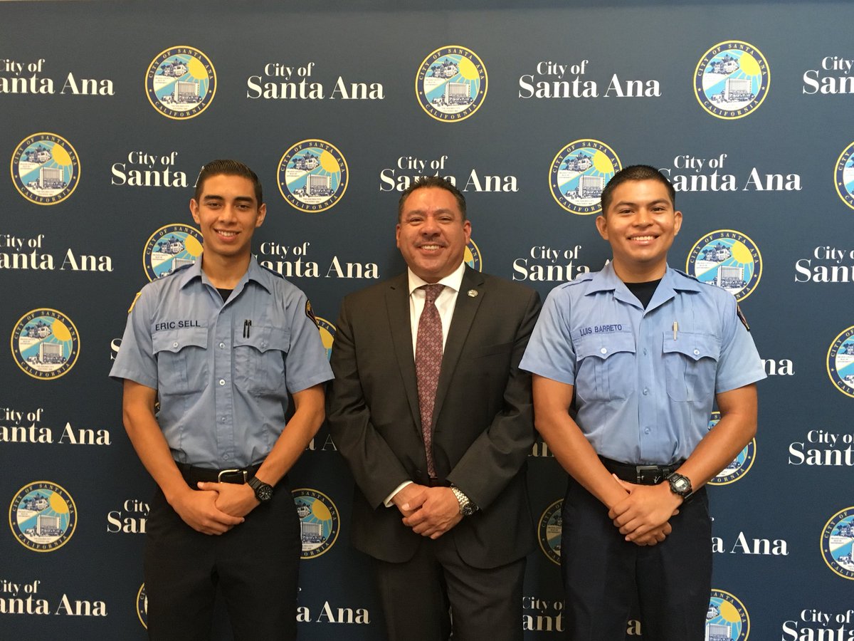 OCFADivision6's tweet image. Santa Ana, Division 6: Today two OCFA Explorers from Post 9675, had the honor of leading the Pledge of Allegiance at the State of the City Address held at the Bowers Museum today.   @OCFADivision6 @CityofSantaAna @ocfirefighters @OCFA_PIO #fire #fireexplorers @OCFAChief