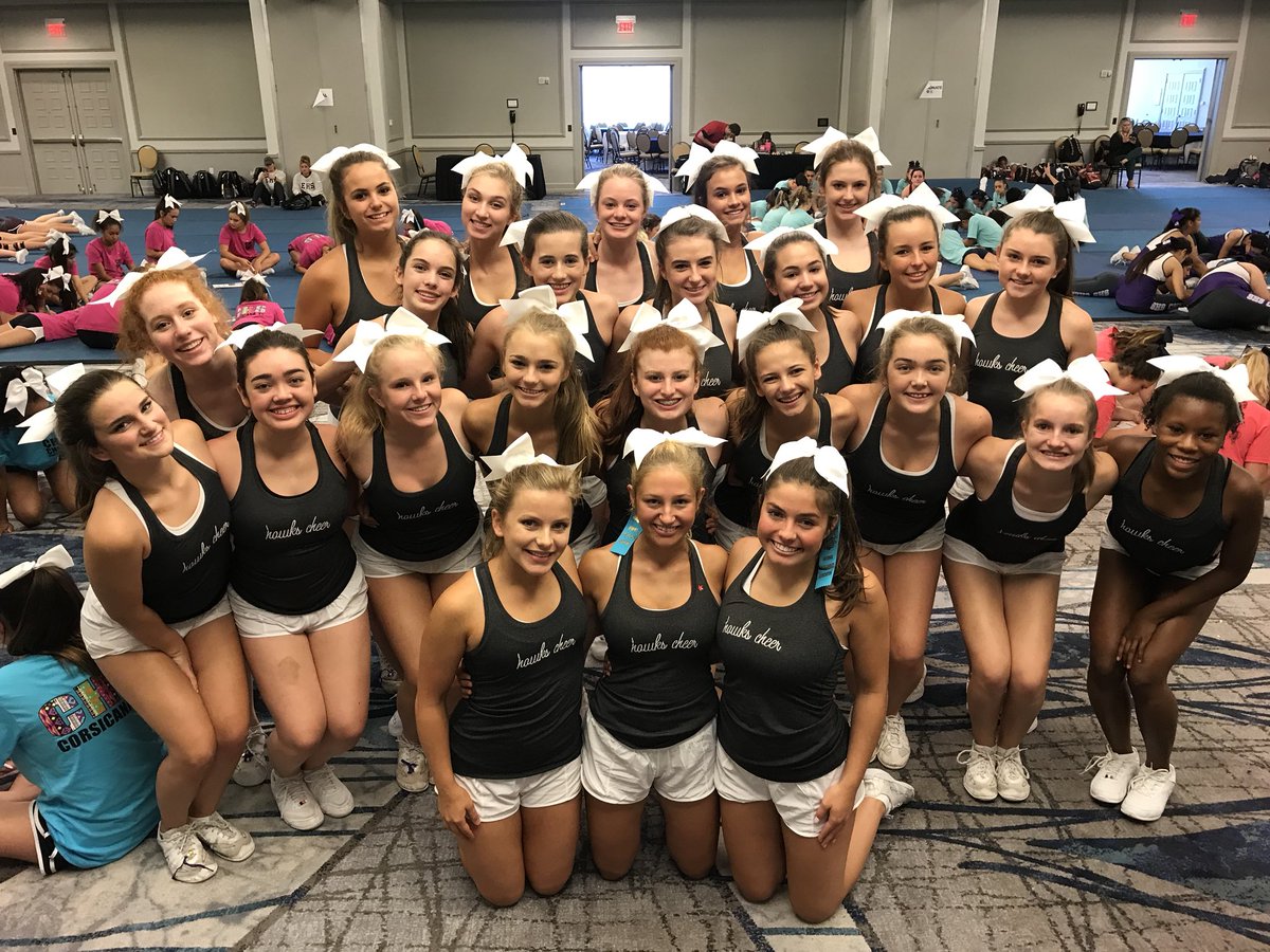 hawkscheerdtx's tweet photo. We ❤️ our @lululemon outfits for cheer practice! #hawkscheer https://t.co/kwS0xFHDPq