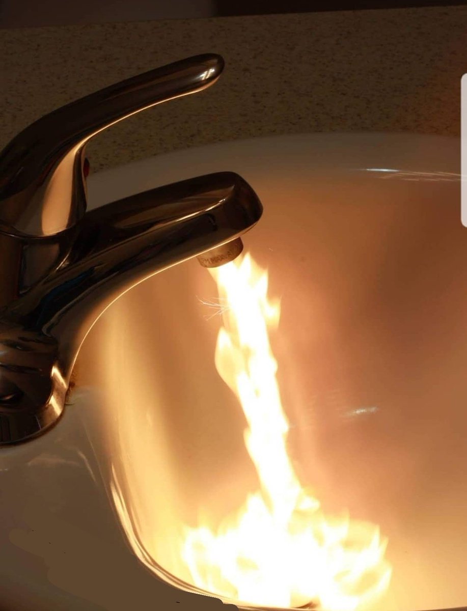 Gandia1404's tweet photo. Voy a beberme un vasito de agua a temperatura ambiente https://t.co/tth2lxpgVB