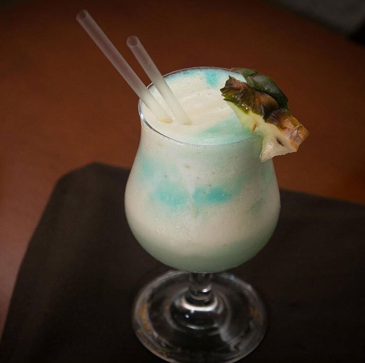 Es casi viernes y es la excusa perfecta para tomarse una #PiñaColada 🍹 en #FocacciaRistorante ¿Ya vienes? 😁 #2Ago #LasMercedes
