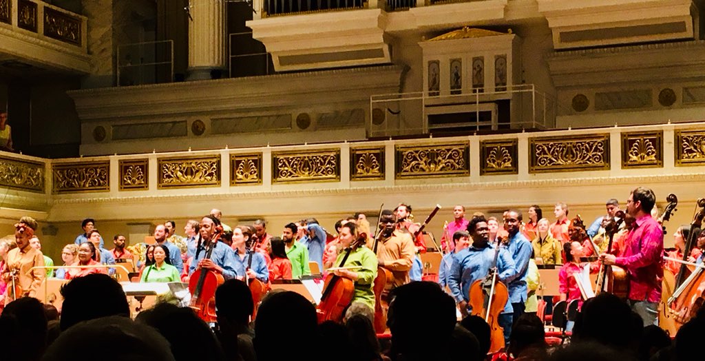 ninabarth_hsb's tweet photo. Großartiges Festkonzert zu Ehren Nelson Mandelas im Konzerthaus Berlin. „Mandela wird Inspiration für alle bleiben, die sich für #Freiheit, #Menschenrechte und #Demokratie einsetzen“, @HeikoMaas in seinem Grußwort.
#Mandela #Mandela100 #madeba https://t.co/2ne9x3WFPc