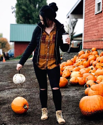 taylorwynn's tweet photo. ok ready for fall 
🍂🎃🍁🌽🍊 https://t.co/dFsmjWUJcM