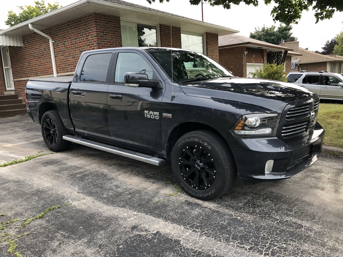 Mopes04's tweet photo. @KMCWheels Recently got these sweet wheels installed, and I’m in love! #helo https://t.co/sXl4EQ6giL