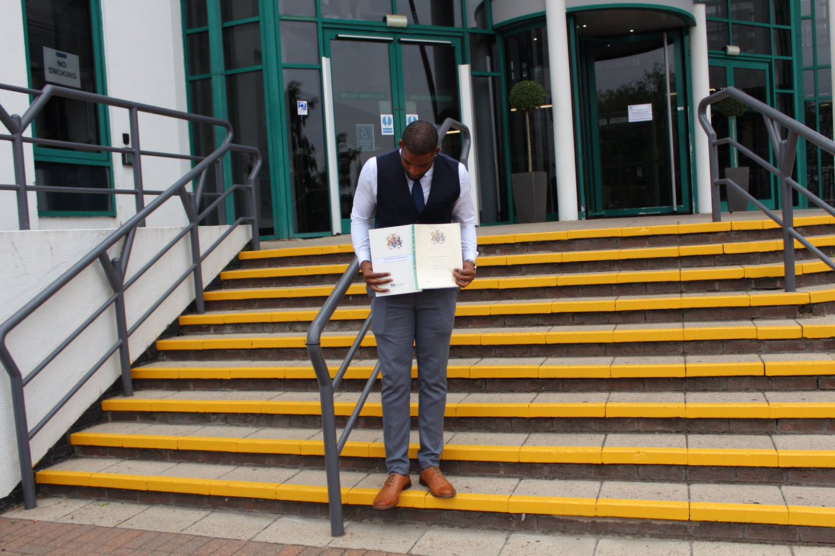 _llcoolky's tweet image. A lil throwback to last week from graduation, unreal I received my MSc & MBA abroad...crazy man