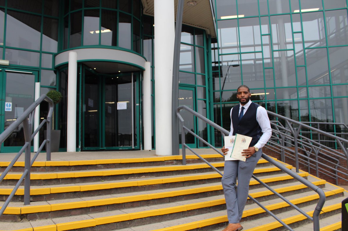 _llcoolky's tweet image. A lil throwback to last week from graduation, unreal I received my MSc & MBA abroad...crazy man