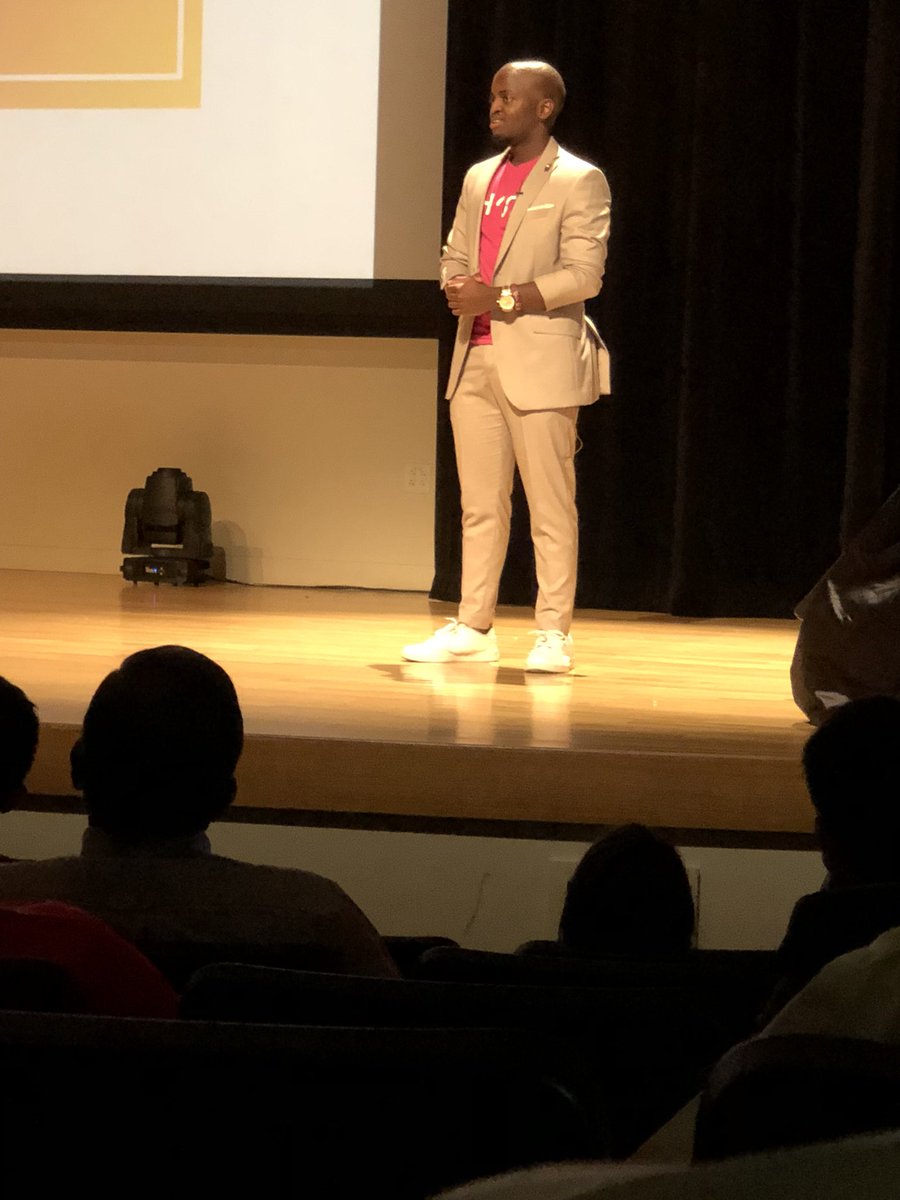 UHBauerCollege tweet media
