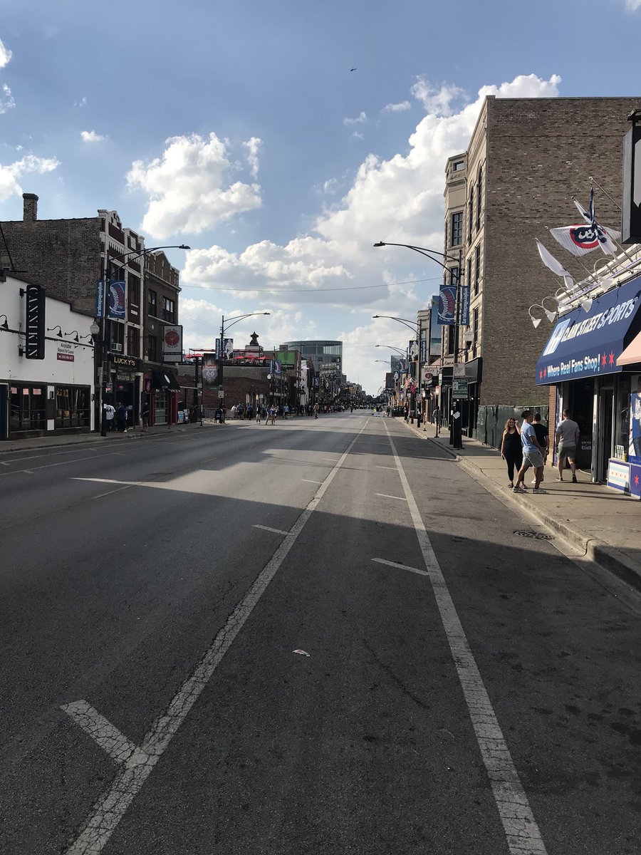 paschutz's tweet photo. Cubs fans on an emptied-out Clark anticipating #LSDshutdown https://t.co/M2Qxqql6sP