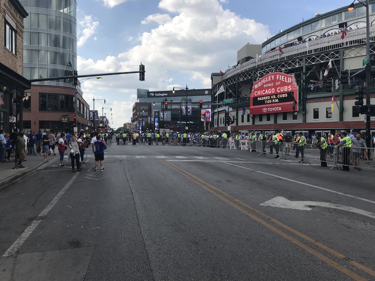 paschutz's tweet photo. Barricade set up to separate Cubs game day crowd from #LSDshutdown marchers https://t.co/bf8lxQSzd7