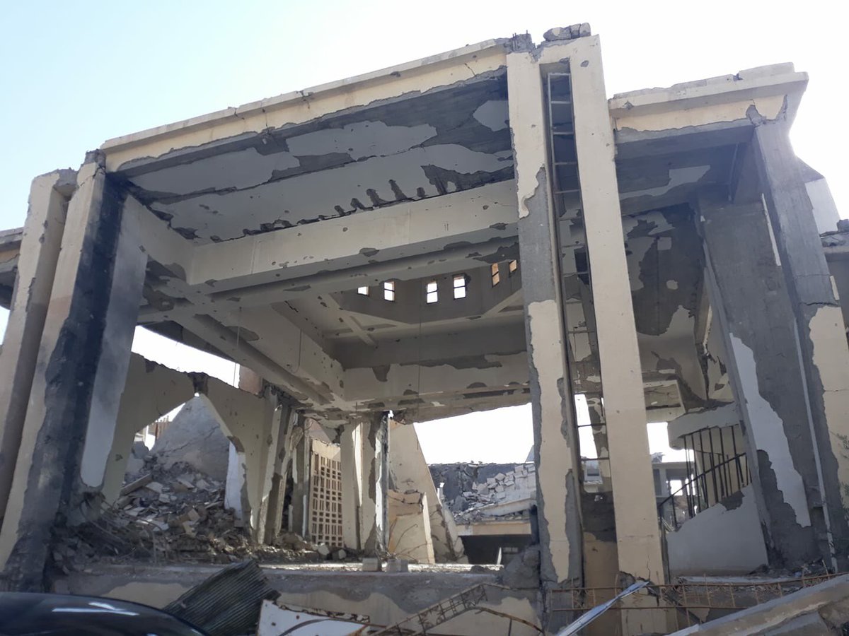 Saad_Alsabr's tweet photo. #Raqqa
#الرقة : إرهاب التحالف الدولي لا يفرق بين كنيسة ومسجد. 
صورتين احداهما لمسجد الإمام النووي في حي الفردوس والثانية للكنيسة الكاثوليكية في حي الثكنة دمرتهما آلة التحالف الدولي بقيادة أمريكا. https://t.co/ABHAx6JcDa