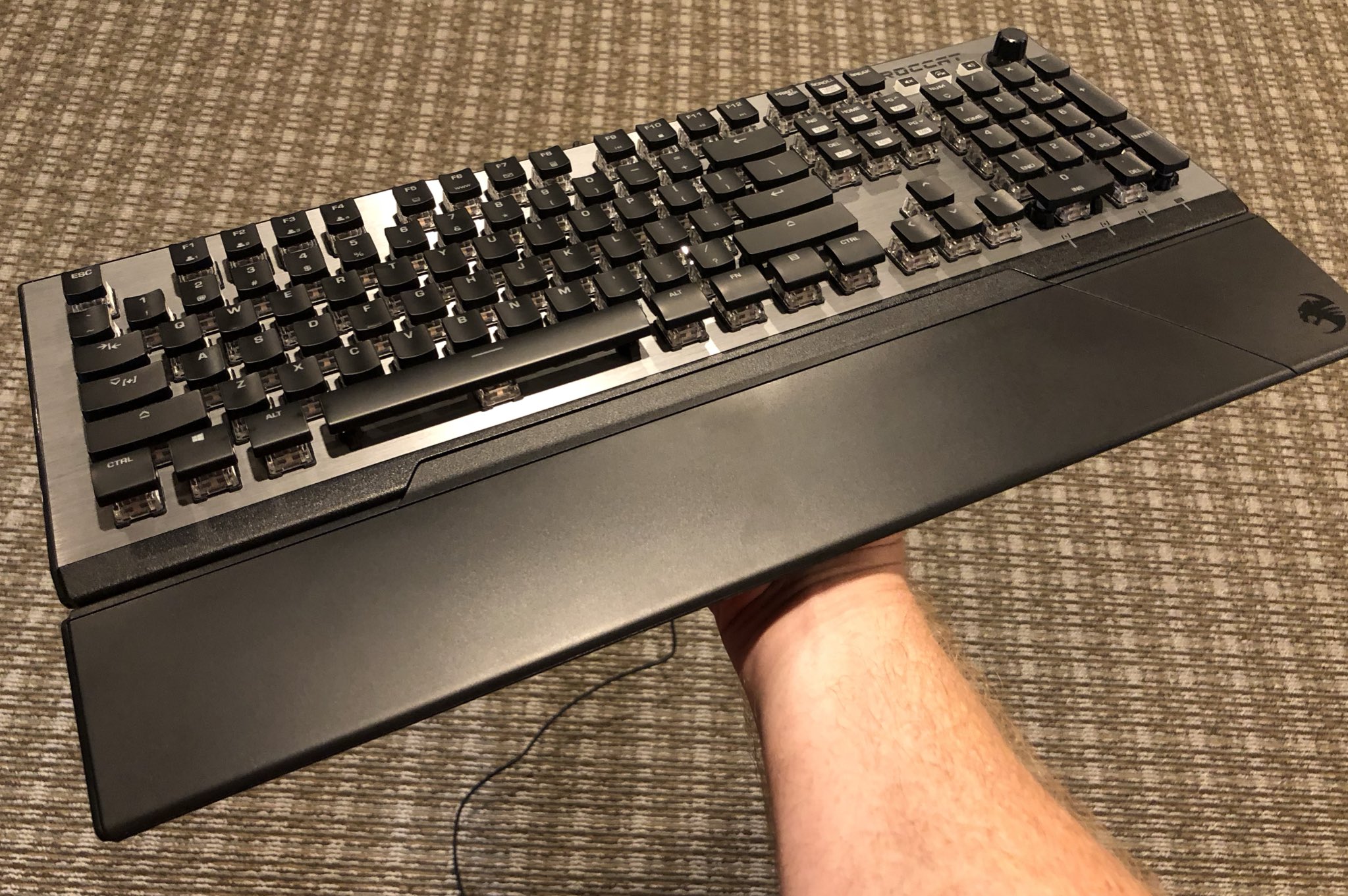 Scott Wasson Behold The Roccat Vulcan 1 Aimo Keyboard A New Gaming Keyboard With Some Interesting Ideas Including Custom Titan Switches And Minimalist Floating Keycaps T Co Yy0itniuo4