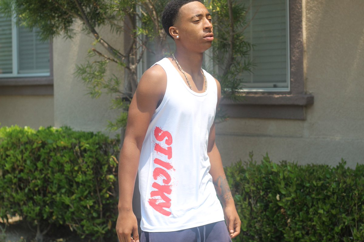 __claaaaudia's tweet photo. New tank tops online now 🛍🍦👀 go check them out 😁👆🏽 link in bio . Follow us @stickyapparel17 an order your new gear today 🙏🏽 #RT #RT https://t.co/FIP9nYlUig