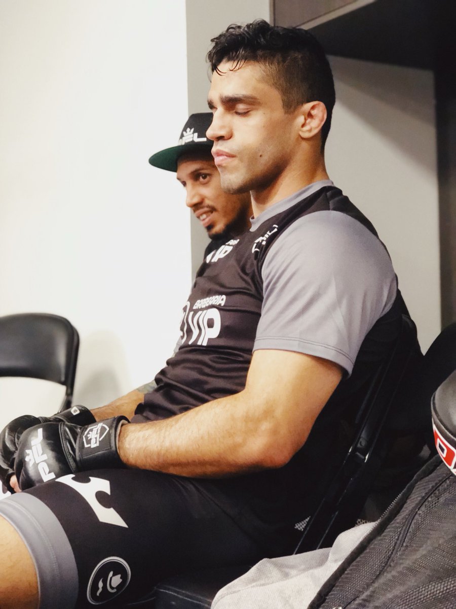 PFLMMA's tweet photo. Lightweights kicking off #PFL5 on Facebook Watch: @TavaresMMA vs. @aestrazulasmma. 
👉 https://t.co/K50LrK7uXR https://t.co/KrHaORjMSR