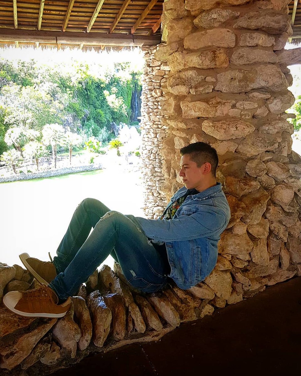 alexis_ruizred's tweet photo. No estaba dormido, estaba llorando se supone😂 Nos vemos mañana Saltillo,Coah! Y el domingo Linares,NL! #losrojos #asimedivierto #porrecuperarte #rojotour #alexrojo https://t.co/C3D9rlFHxm