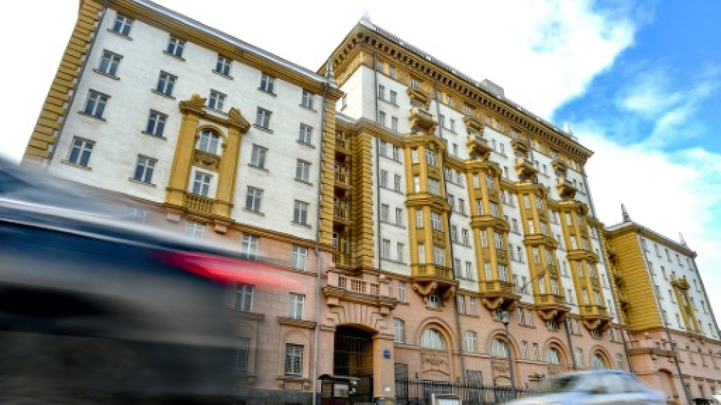 FRANCE24's tweet image. Suspected Russian spy found working in US embassy in Moscow: reports f24.my/3MqB.t
