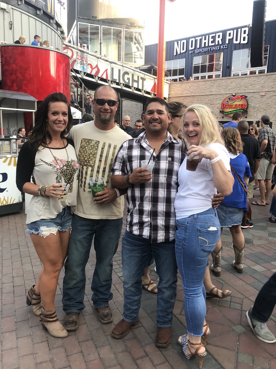 LewisRosales's tweet photo. Bringing in the evening with family and friends...Billy Currington here we go!!! #HCNKC https://t.co/asulNy3x19