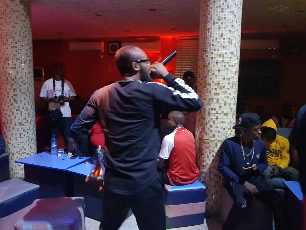 Eric80anderson's tweet photo. Tonight, at the #CrossRiverIndustryNite hosted by @Eyencalabar1 I told the practitioners about the plans by the Ministry @CrossTourism to support the Entertainment Industry under this administration.
#OnlyInCrossRiver
#MadeInCalabar https://t.co/Z86V8eiCrG