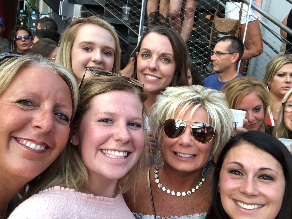 KSollars04's tweet photo. #HCNKC 😍😍😍😍 https://t.co/VUKkGH20W9