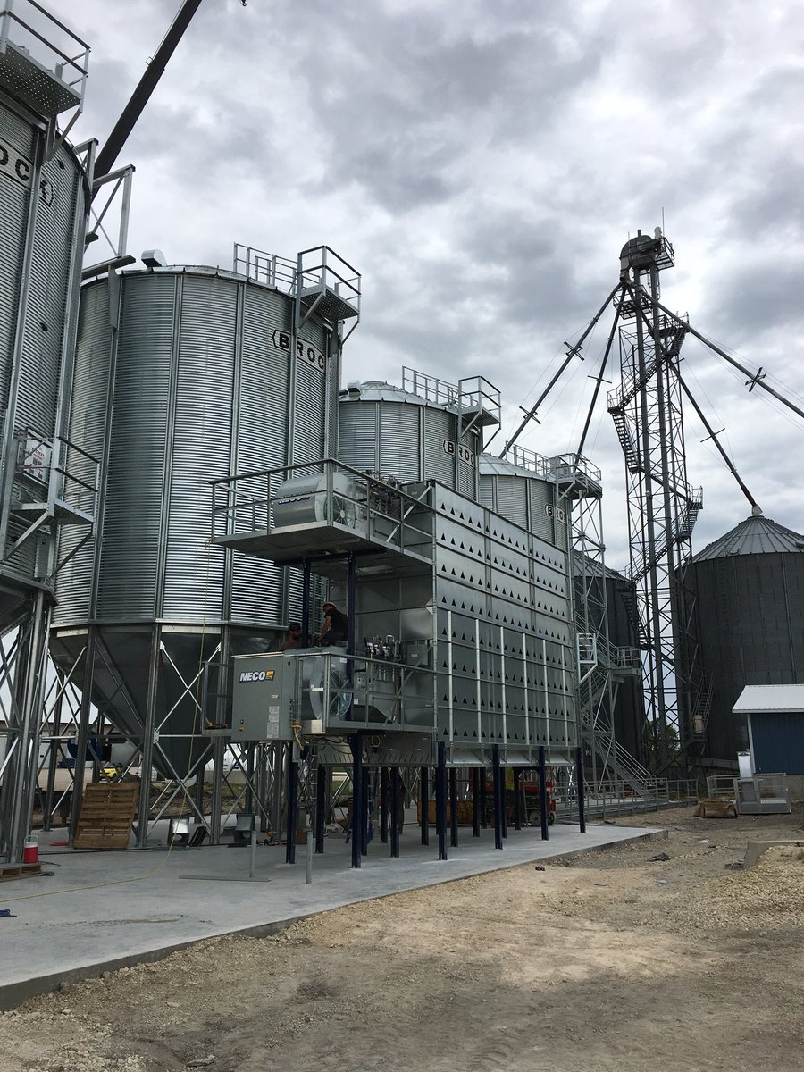 heinjehofer's tweet photo. #Necodryer going up,top going on in the morning #valleyagroservices https://t.co/ZTtvCh406e