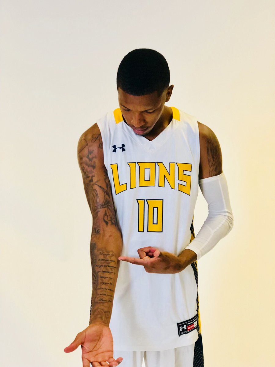 Willie_Rooks's tweet image. “Now i move with aggression, use my mind as a weapon, cuz chances are never given they tooken like interceptions” #RIPGMA