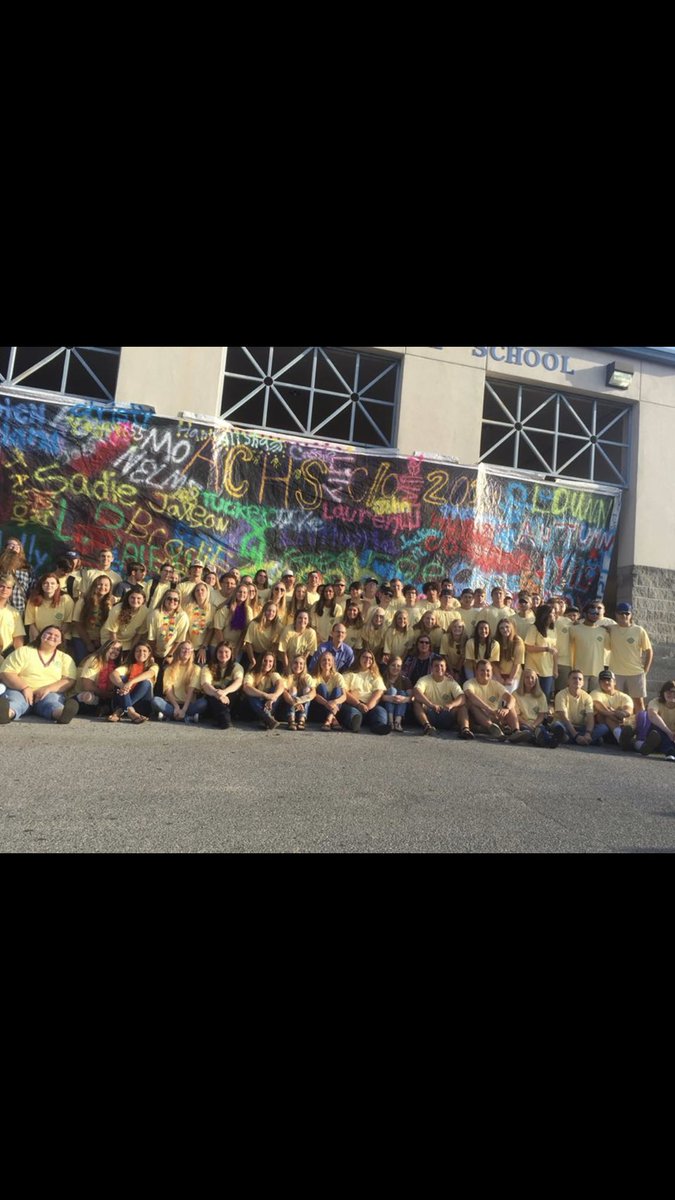 kgstivers10's tweet photo. First day of senior year was so bittersweet❤️ Worth every bit of exhaustion #firstofthelasts https://t.co/ycZNTFfzoq