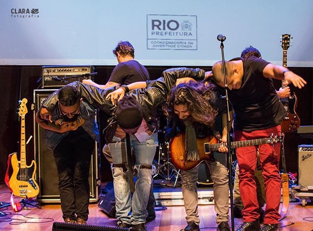 memoraoficial's tweet photo. #TBT lindão! Dia 31/7 fez 1 ano que começamos a nossa saga no FMU. Festival Musical Universitário do Rio de Janeiro. Foram 257 bandas inscritas, 10 semifinalistas, 3 finalistas e 1 campeão. Com jurados incríveis como: Liminha, Mauro Berman, George Israel, Marisa Menezes (dir… https://t.co/JZjMCz0NjS