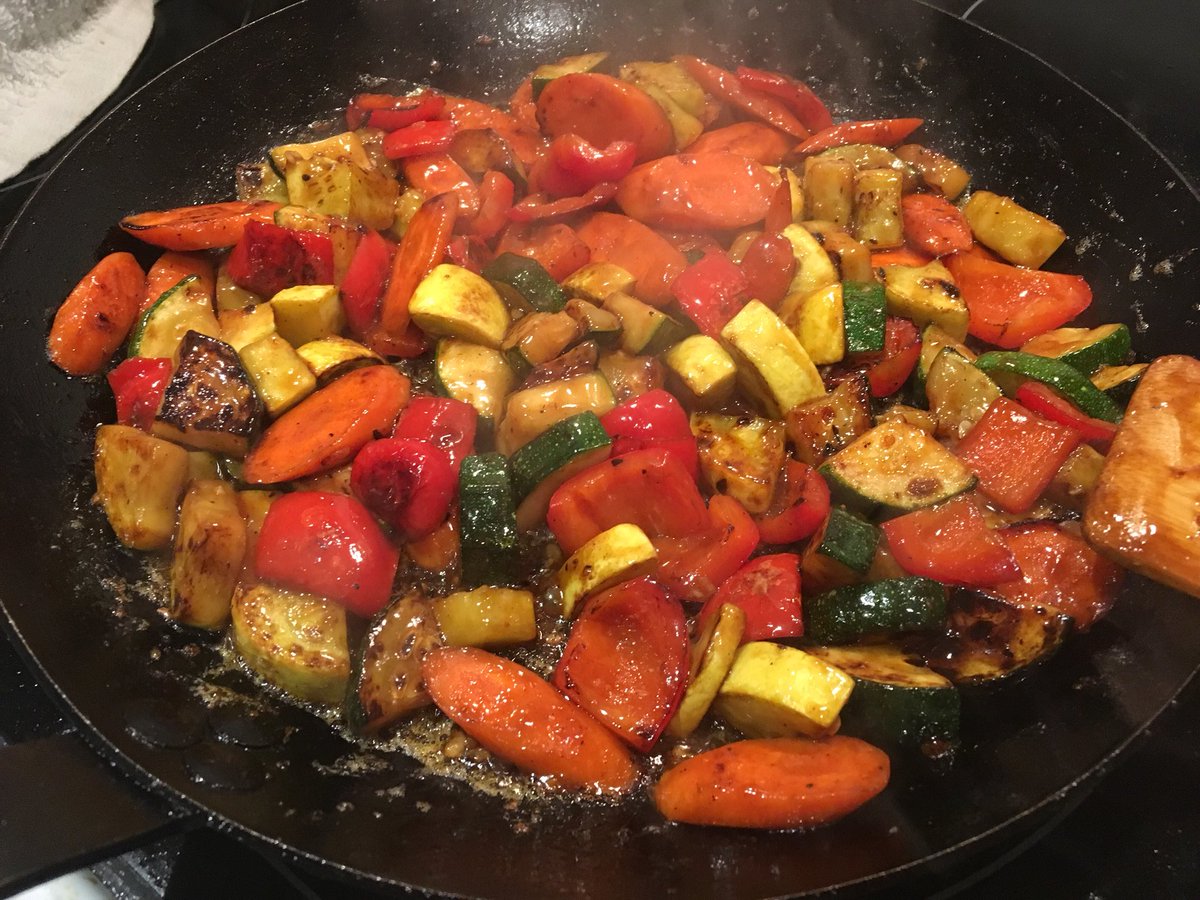 KappsKitchen's tweet image. This is called “what do we have in the fridge stir-fry” 

So yummy. 

#pantrycooking #stirfry #stirfriedveggies #asiancooking #zuchinni #summersquash #yellowsquash #bellpeppers #redbellpepper #carrots