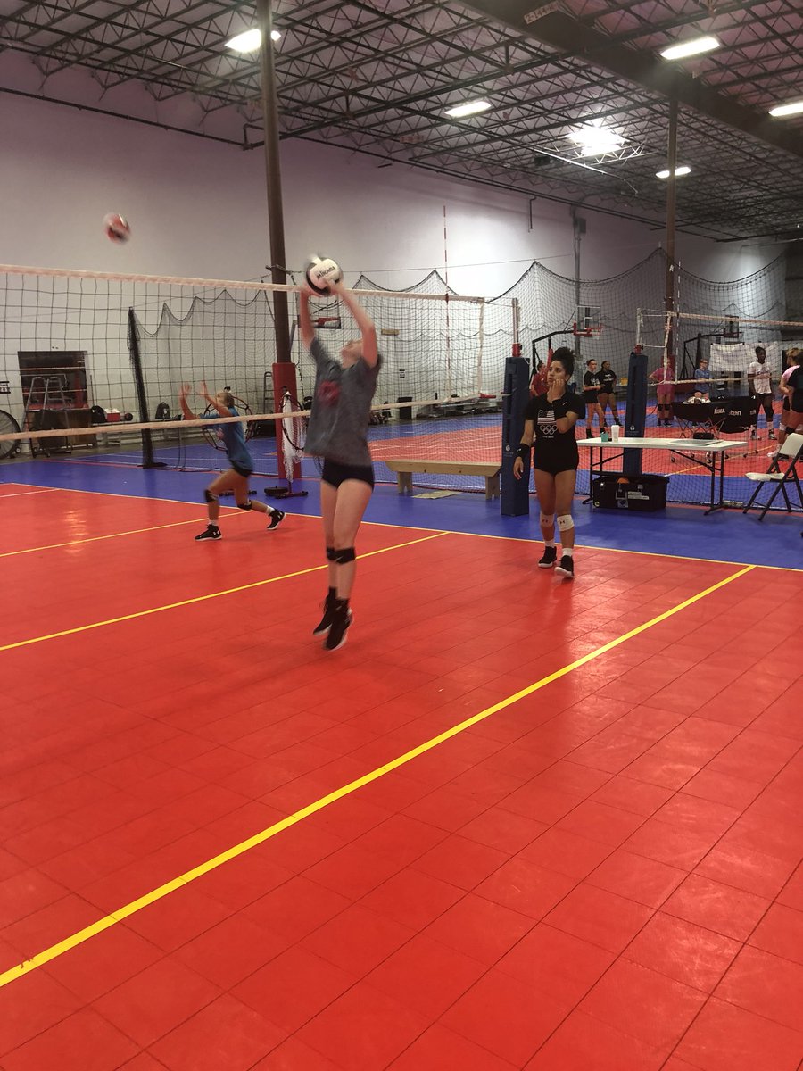 m2vbt's tweet photo. Day 4 done! Tomorrow is our last day of camp- it went by so fast! #m2pride #hardworkequalssuccess💪 #positionaltraining https://t.co/nsNVbpijJP