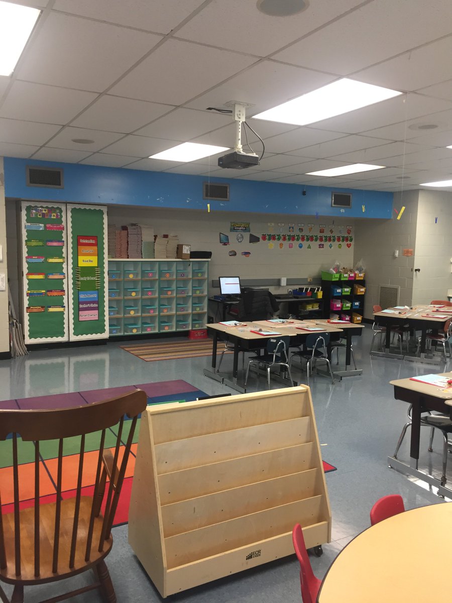 McAdoryES's tweet photo. Mrs. Davidson is ready to meet her students! #JEFCOEDBacktoSchool #jefcoed https://t.co/gF96UqNt0p