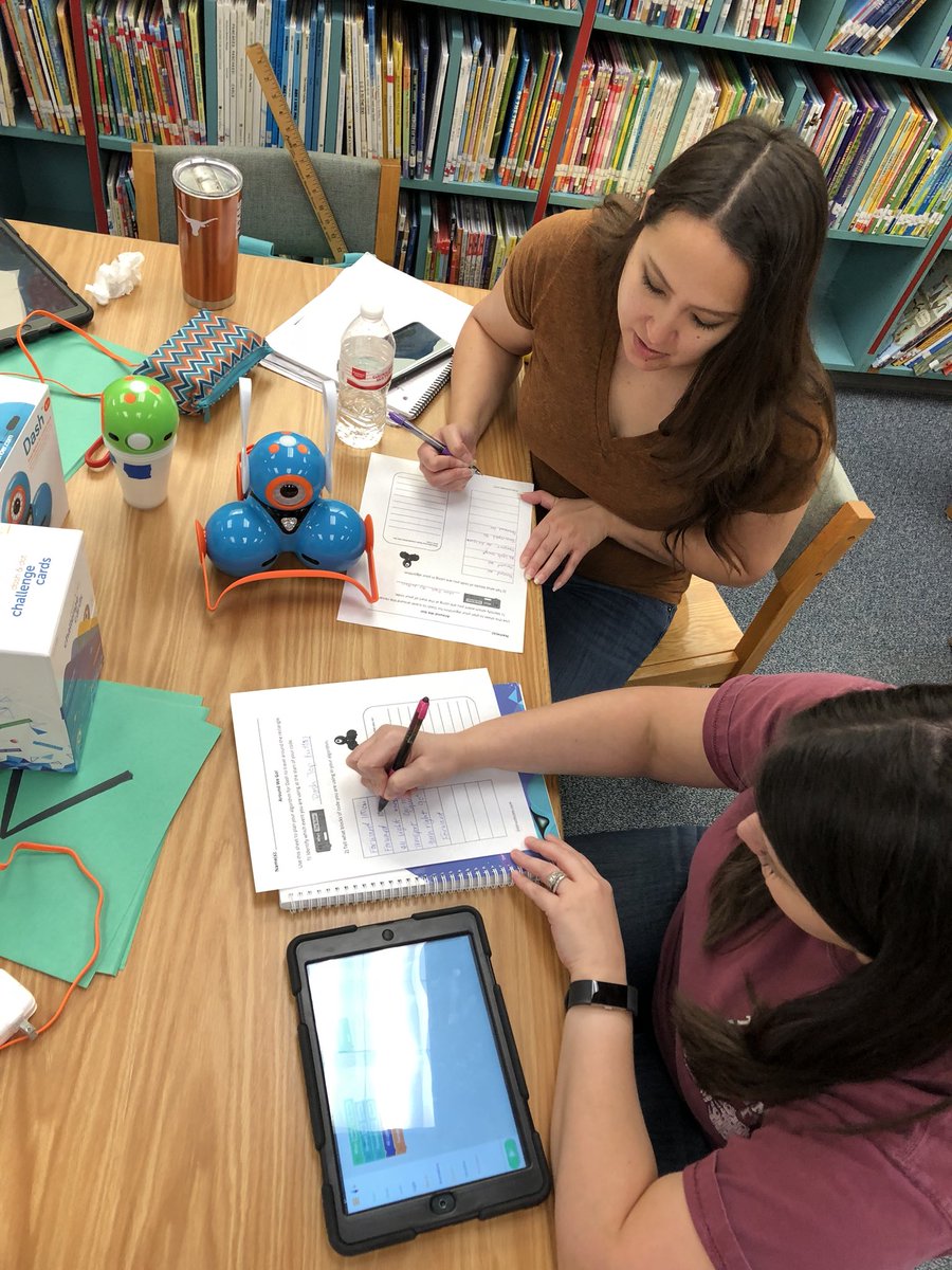 scastro122's tweet image. Worked with a great group of @AliefISD teachers today. Thanks for the invitation @AliefTech and @SK4DL #edtech #elementaryrobotics