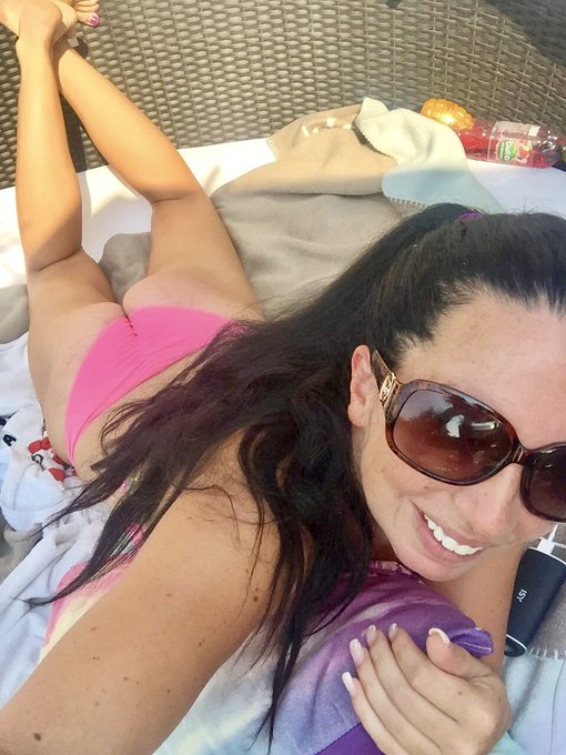 W&uuml;nsche euch einen sch&ouml;nen Start ins Wochenende ☀️😎🌺🌸  #weekend #blackhair #longhair #knackarsch #sonne<a href="/tag/weekend"class="tags"><span>#weekend</span></a><a href="/tag/longhair"class="tags"><span>#longhair</span></a><a href="/tag/blackhair"class="tags"><span>#blackhair</span></a><a href="/tag/sonne"class="tags"><span>#sonne</span></a><a href="/tag/knackarsch"class="tags"><span>#knackarsch</span></a>