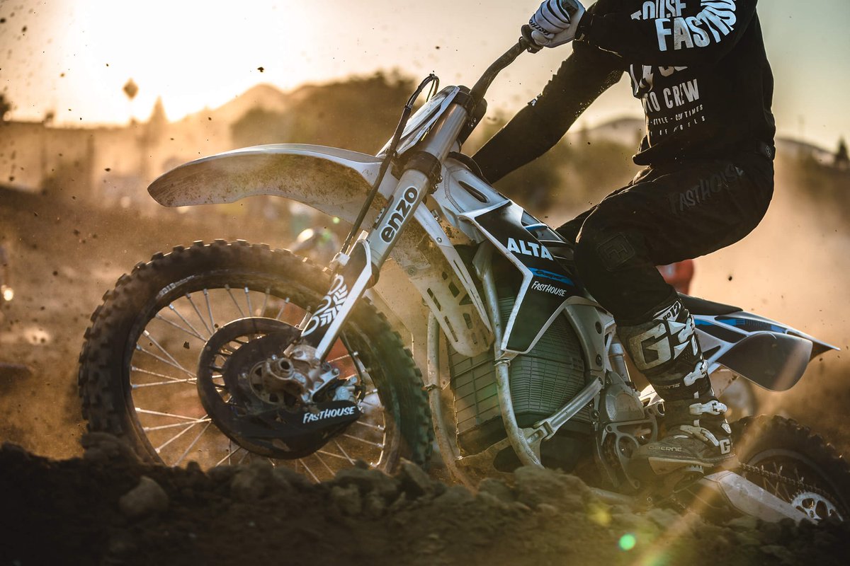 AmazingChevVolt's tweet photo. @BikeEXIF @harleydavidson ED. NOTE/
+100
MT/
'Big News From @HarleyDavidson: #LiveWireProject, #ProjectLiveWire, #eMotorcycle, #ElectricMotorcycle, #ElectricHog Division, #HarleyDavidson Brand In The Surging Global #ElectricFueledVehicle: #EV #ZEV #BEV #ZeroEmissions, Is Out Next Year.
JV W/@AltaMotors!' https://t.co/dfMJ41FXtv