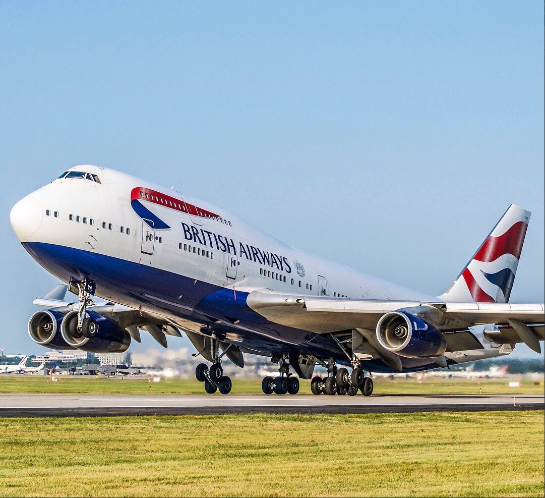 HeathrowAirport's tweet photo. Good morning from all of us at Heathrow Airport this morning. We hope you all have a fabulous day! Are you flying out today or returning from a holiday? Be sure to tweet us and share with us your great pictures! 😁👌✈ [credit: @aviationdc ] https://t.co/Jh4MkCbGnI