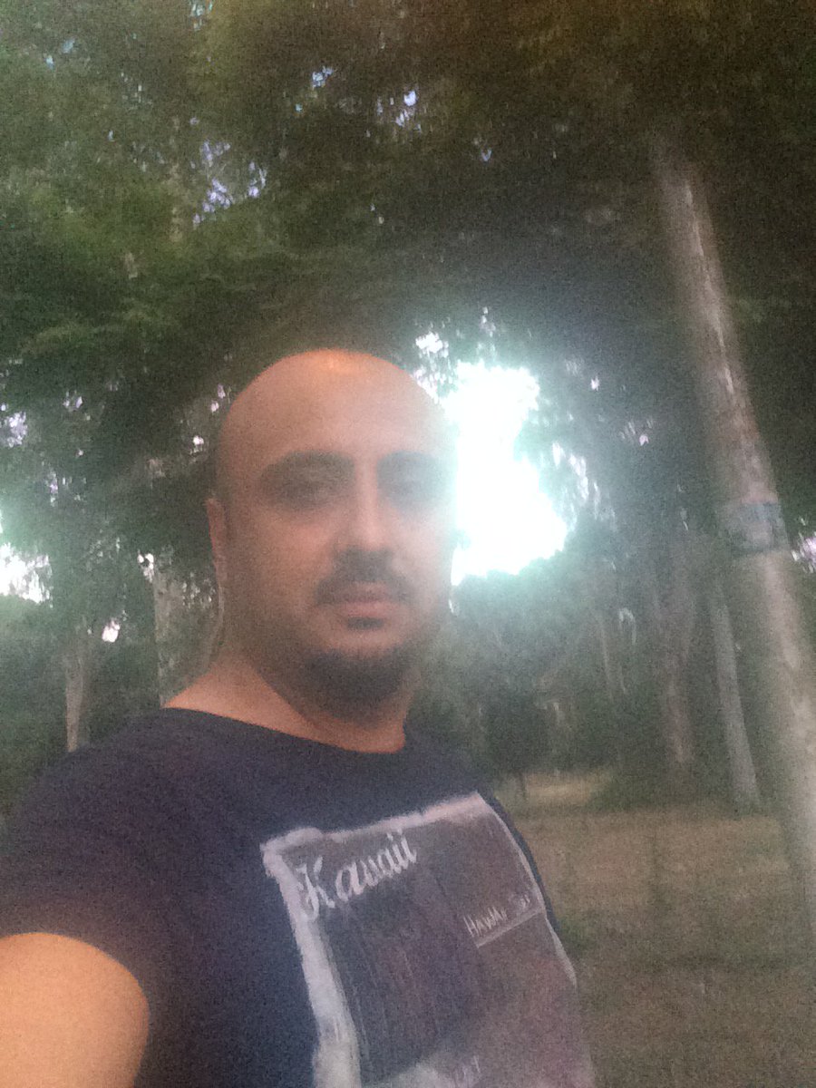 ya bir yol bul, ya bir yol aç, ya da yoldan çekil ya da bir ışık bul selfie yap:)