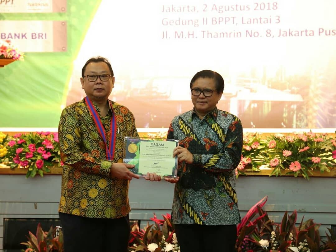 BPPT_ROUM18's tweet photo. "BPPT INNOVATION AWARD 2018" PT Pindad meraih Penghargaan BPPT Innovation Award 2018 ketegori perusahaan dari BPPT dan juga diberikan untuk kategori perorangan kepada Dr. dr. Ismail Hadisoebroto Dilogo, Sp.OT(K) untuk karya di bidang inovasi teknologi kesehatan.
#bppt5windu https://t.co/VavPAKLxhg